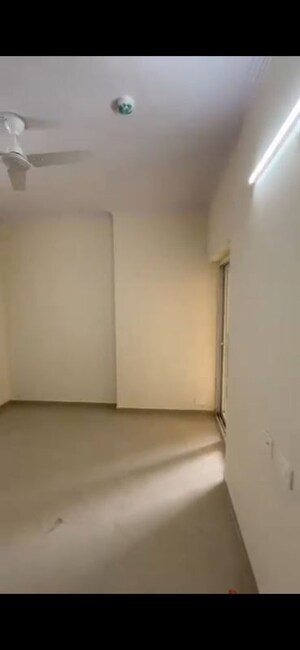 Room in 3 BHK Apartment at Amrapali Verona Heights, Tech Zone 4 Greater Noida – for Rent