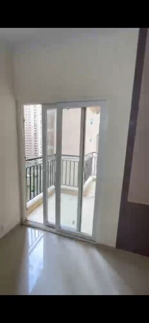 Room in 3 BHK Apartment at Amrapali Verona Heights, Tech Zone 4 Greater Noida – for Rent