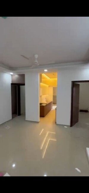 Room in 3 BHK Apartment at Amrapali Verona Heights, Tech Zone 4 Greater Noida – for Rent