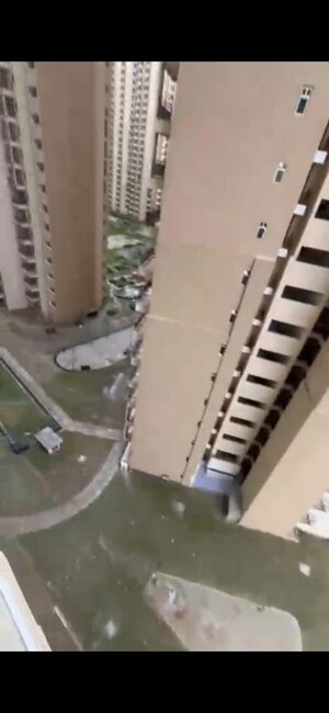 Staircase in 3 BHK Apartment at Amrapali Verona Heights, Tech Zone 4 Greater Noida – for Rent