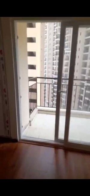 Room in 2.5 BHK Apartment at Amrapali Verona Heights Phase II, Amrapali Leisure Valley – for Rent