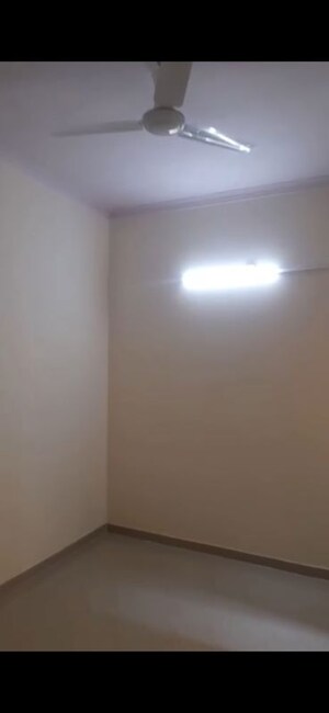 Room in 2.5 BHK Apartment at Amrapali Verona Heights Phase II, Amrapali Leisure Valley – for Rent