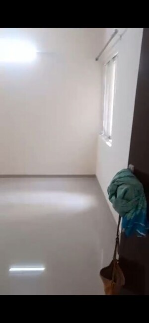 Room in 2.5 BHK Apartment at Amrapali Verona Heights Phase II, Amrapali Leisure Valley – for Rent