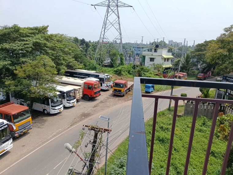 Balcony, panampilly nagar Commercial Office Space 300 Sq.Ft. In Panampilly Nagar Kochi 10756517