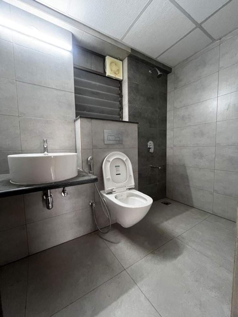 Bathroom, mahindra-alcove Pg For Girls In Chandivali 10756204