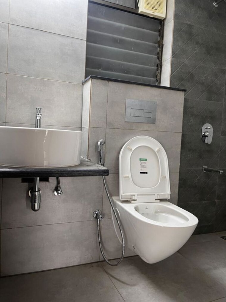 Bathroom, mahindra-alcove Pg For Girls In Chandivali 10756204