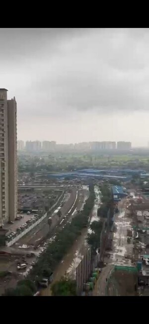 Swimming Pool in 5 BHK Apartment at Amrapali Verona Heights Phase II, Amrapali Leisure Valley – for Rent