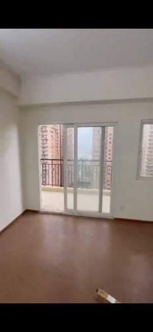 Room in 5 BHK Apartment at Amrapali Verona Heights Phase II, Amrapali Leisure Valley – for Rent