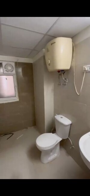 Bathroom in 5 BHK Apartment at Amrapali Verona Heights Phase II, Amrapali Leisure Valley – for Rent