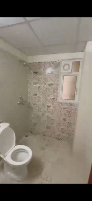Bathroom in 5 BHK Apartment at Amrapali Verona Heights Phase II, Amrapali Leisure Valley – for Rent