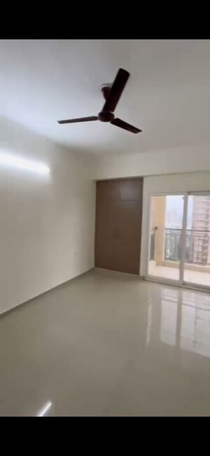 Room in 5 BHK Apartment at Amrapali Verona Heights Phase II, Amrapali Leisure Valley – for Rent