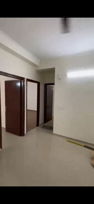 Room in 5 BHK Apartment at Amrapali Verona Heights Phase II, Amrapali Leisure Valley – for Rent