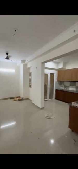 Room in 5 BHK Apartment at Amrapali Verona Heights Phase II, Amrapali Leisure Valley – for Rent