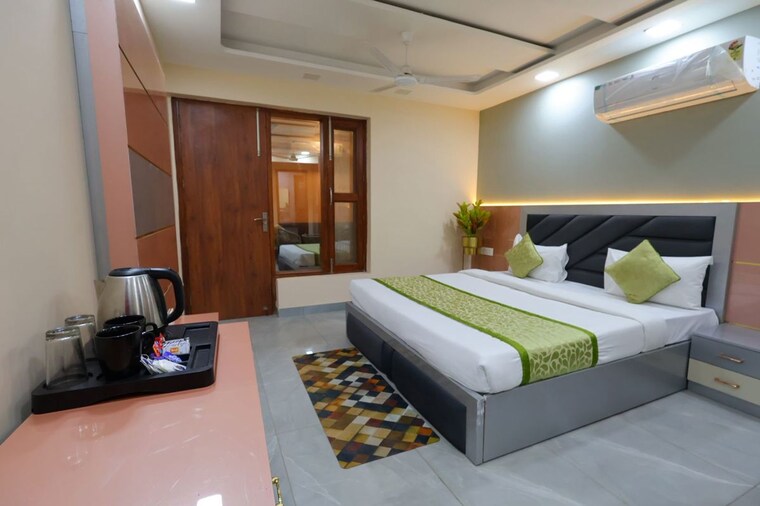 Bedroom, sector 43 4 Bedroom 295 Sq.Yd. Builder Floor In Sector 43 Gurgaon 10756566