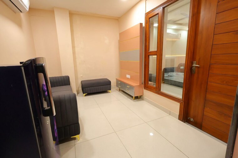 Room, sector 43 4 Bedroom 295 Sq.Yd. Builder Floor In Sector 43 Gurgaon 10756566