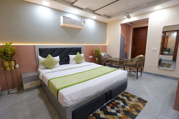 Bedroom, sector 43 4 Bedroom 295 Sq.Yd. Builder Floor In Sector 43 Gurgaon 10756566