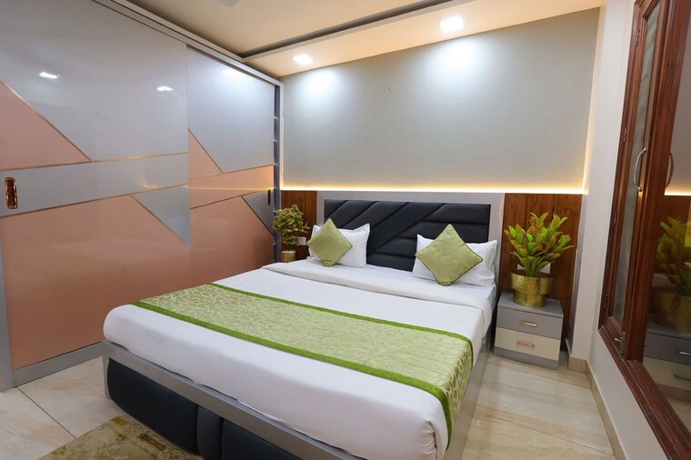 Bedroom, sector 43 4 Bedroom 295 Sq.Yd. Builder Floor In Sector 43 Gurgaon 10756566
