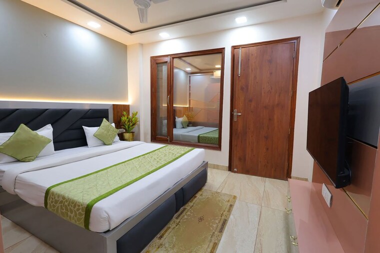 Bedroom, sector 43 4 Bedroom 295 Sq.Yd. Builder Floor In Sector 43 Gurgaon 10756566