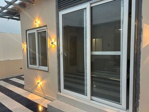 Building Lobby in 4 BHK Builder Floor at Sector 43 – for Rent