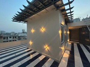 Staircase in 4 BHK Builder Floor at Sector 43 – for Rent