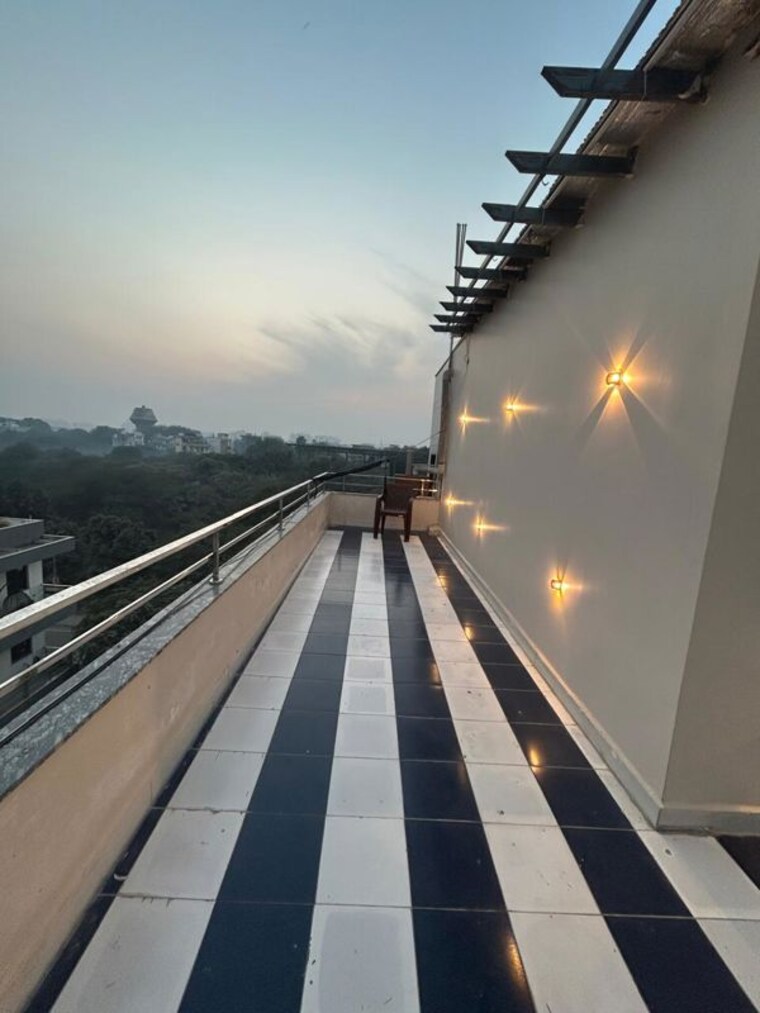 Balcony, sector 43 4 Bedroom 295 Sq.Yd. Builder Floor In Sector 43 Gurgaon 10756566