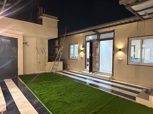 Room in 4 BHK Builder Floor at Sector 43 – for Rent