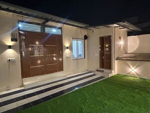 Parking in 4 BHK Builder Floor at Sector 43 – for Rent