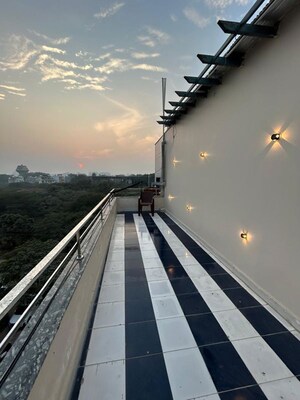 Balcony in 4 BHK Builder Floor at Sector 43 – for Rent