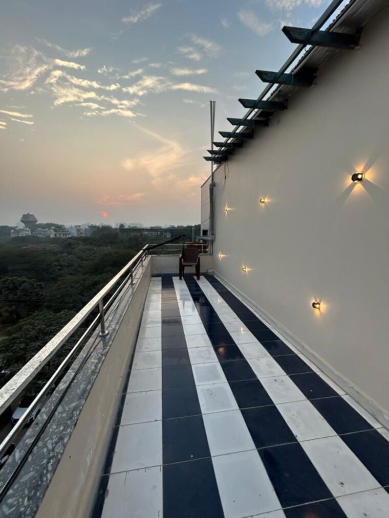 Balcony, sector 43 4 Bedroom 295 Sq.Yd. Builder Floor In Sector 43 Gurgaon 10756566