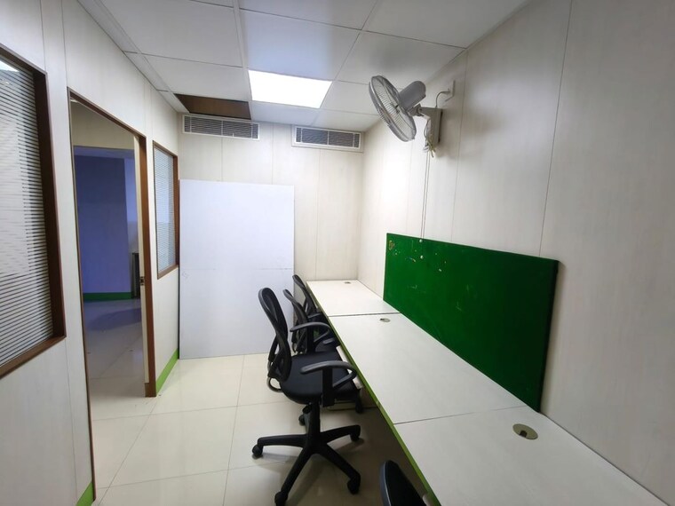 Team Area, kacheripady Commercial Office Space 2200 Sq.Ft. In Kacheripady Kochi 10756572