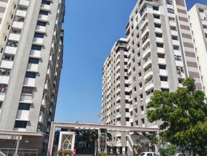  Apartment For Sale in Ishvariya