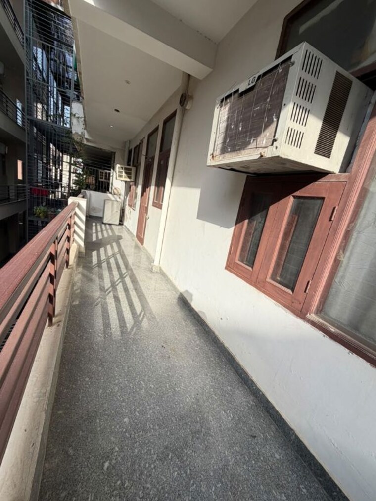 Balcony, sector 51 2 Bedroom 175 Sq.Yd. Builder Floor In Sector 51 Gurgaon 10756621