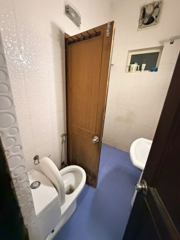 Bathroom, malviya nagar 1 Bedroom 600 Sq.Ft. Builder Floor In Malviya Nagar Delhi 10756630