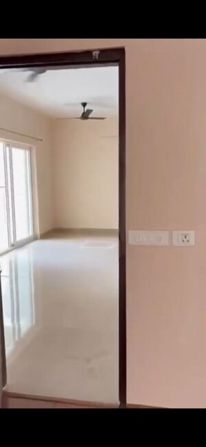 Room in 2.5 BHK Apartment at Amrapali O2 Valley, Tech Zone 4 Greater Noida – for Rent