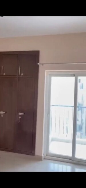 Furnished Amenities in 2.5 BHK Apartment at Amrapali O2 Valley, Tech Zone 4 Greater Noida – for Rent