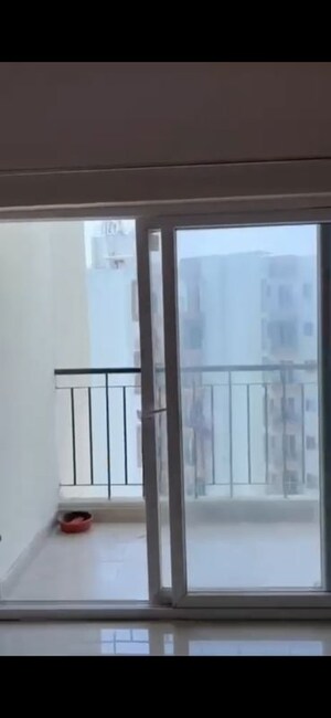 Room in 2.5 BHK Apartment at Amrapali O2 Valley, Tech Zone 4 Greater Noida – for Rent