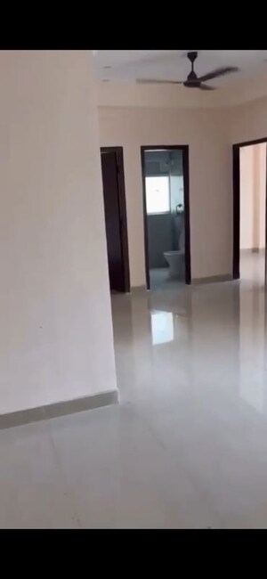 Room in 2.5 BHK Apartment at Amrapali O2 Valley, Tech Zone 4 Greater Noida – for Rent