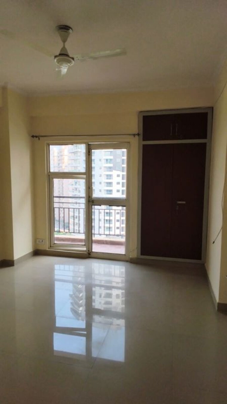 Room, sector 76 3 Bedroom 1375 Sq.Ft. Apartment In Sector 76 Noida 10756633