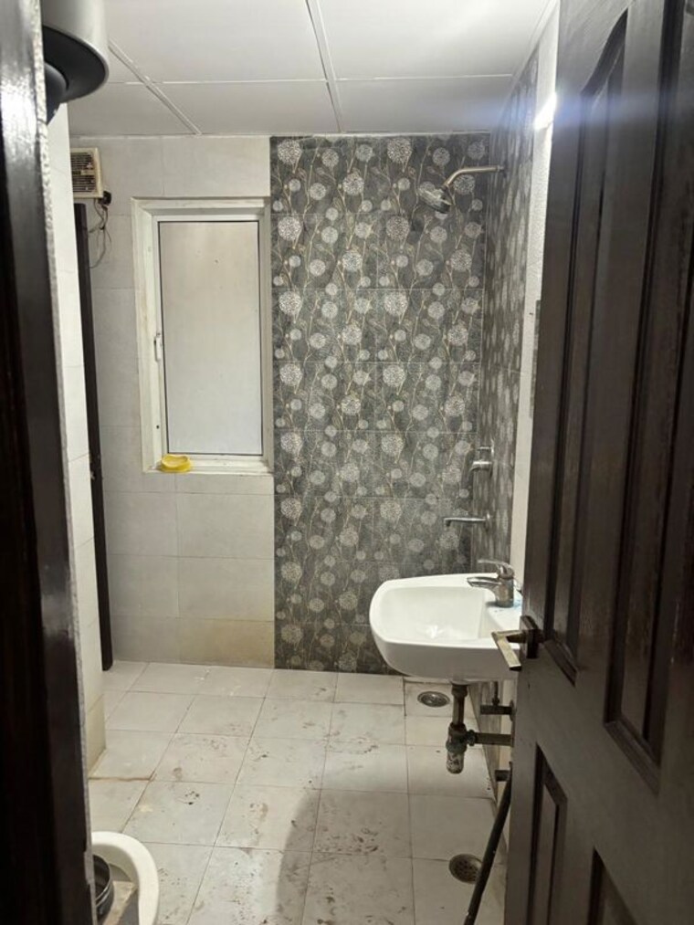 Bathroom, jm-aroma 3 Bedroom 1325 Sq.Ft. Apartment In Sector 75 Noida 10756576