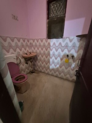 Washroom in 1.5 BHK Builder Floor at Mayur Vihar – for Rent