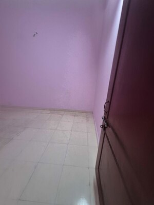 Master Bedroom in 1.5 BHK Builder Floor at Mayur Vihar – for Rent