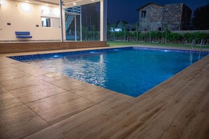 Swimming Pool in 3.5 BHK Villa at Manesar – for Rent