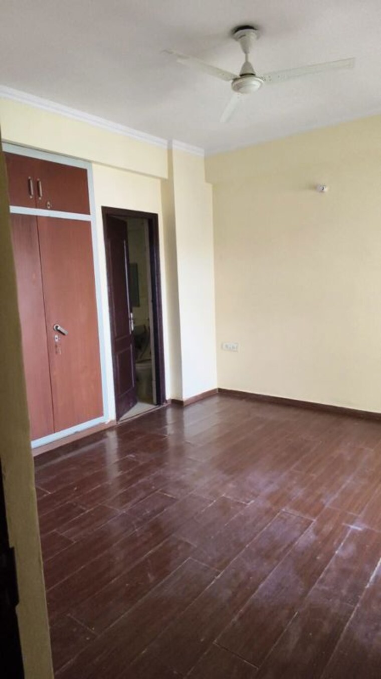 Room, sector 76 3.5 Bedroom 1700 Sq.Ft. Apartment In Sector 76 Noida 10756710