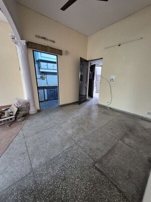 Room in 2.5 BHK Apartment at Mayur Vihar – for Sale