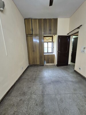 Room in 2.5 BHK Apartment at Mayur Vihar – for Sale