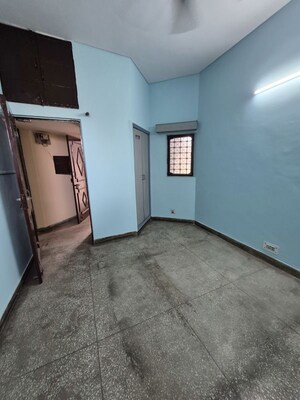Room in 2.5 BHK Apartment at Mayur Vihar – for Sale