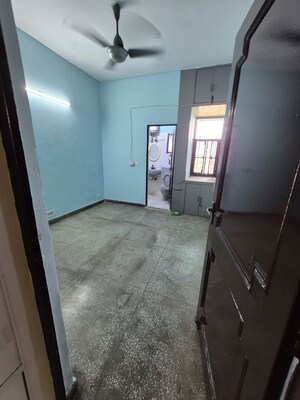 Room in 2.5 BHK Apartment at Mayur Vihar – for Sale