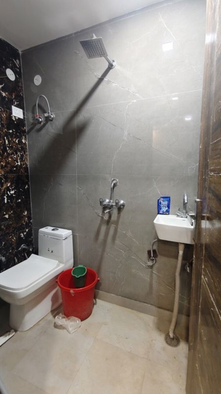 Bathroom, govindpuri 3 Bedroom 800 Sq.Ft. Builder Floor In Govindpuri Delhi 10756727