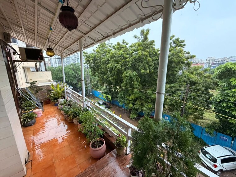 Balcony, sector 56 2 Bedroom 215 Sq.Yd. Builder Floor In Sector 56 Gurgaon 10756741