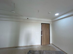 Room in 3 BHK Apartment at Dosti Mezzo 22, Sion East – for Rent